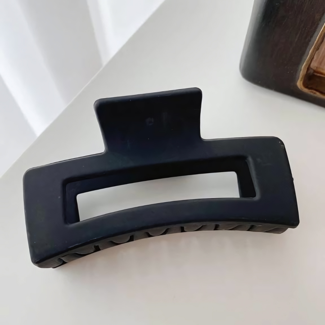 Jumbo Matte Black Claw Clip